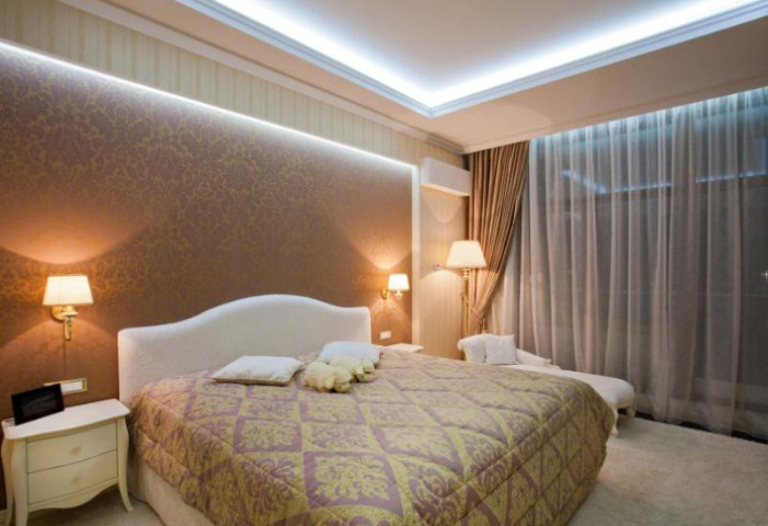 schlafzimmer renovieren Spanndecke mit Beleuchtung